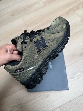 New Balance Olive Green and Black Athletic Sneakers